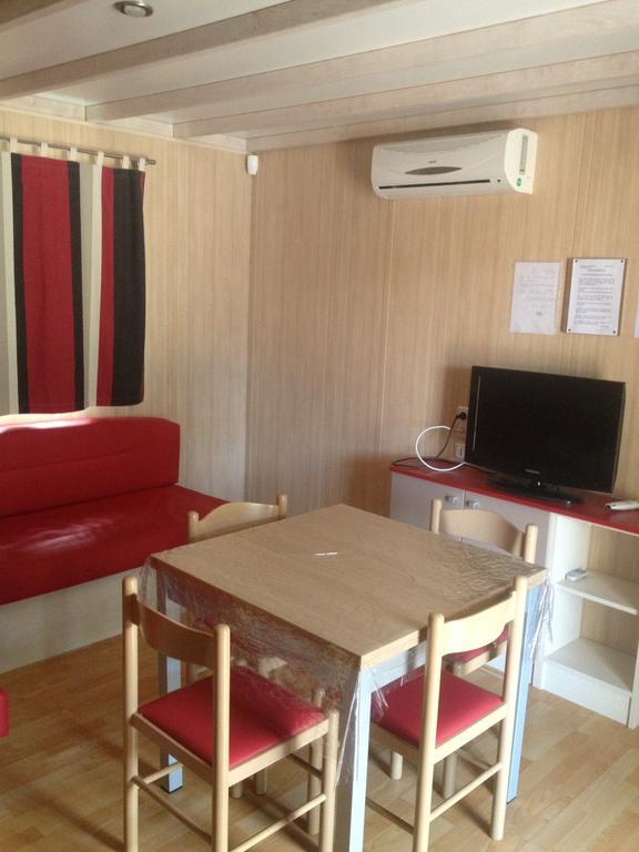 Camping Residence Chalet La Pomposa Terrazzoni Bonifacio  Kamer foto