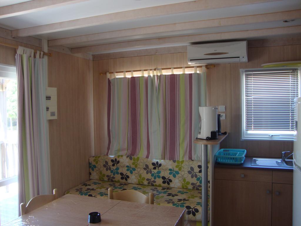 Camping Residence Chalet La Pomposa Terrazzoni Bonifacio  Kamer foto